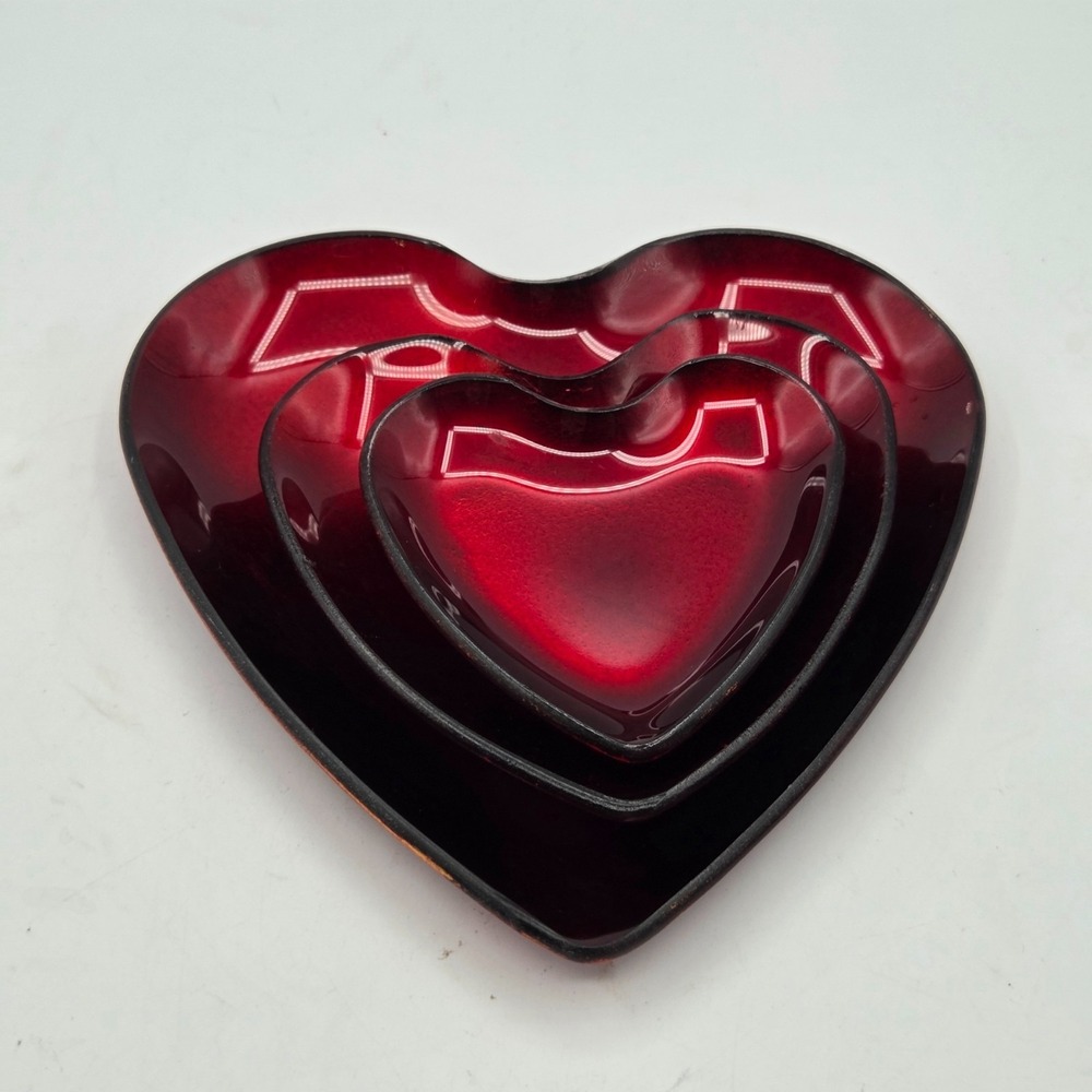 VINTAGE  Three Stackable Ruby Red Glass‎ Heart Trinket Jewelry Trays